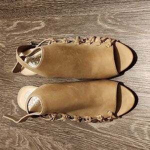 Vince Camuto peep toe shoes